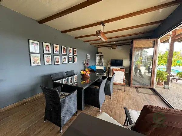 Chalet de Lujo en Badajoz con Piscina, Gimnasio y Spa