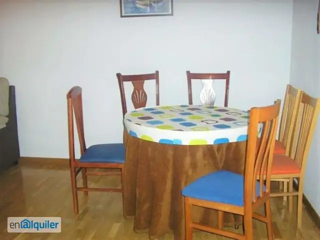 Alquiler piso estudiantes amueblado 3 dormitorios Barrio Blanco