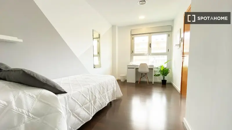 Habitacion Individual con Baño Privado en Residencia de Estudiantes Zaragoza
