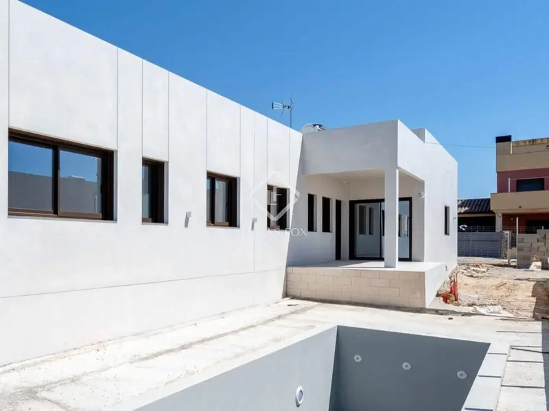 Chalet en Venta en El Vendrell Tarragona con Piscina y Jardin