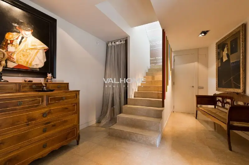 Villa Moderna en Valldoreix con Piscina y Acabados de Lujo
