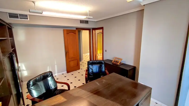 Oficina en Venta Fuengirola Centro  Cerca Playa y Tren