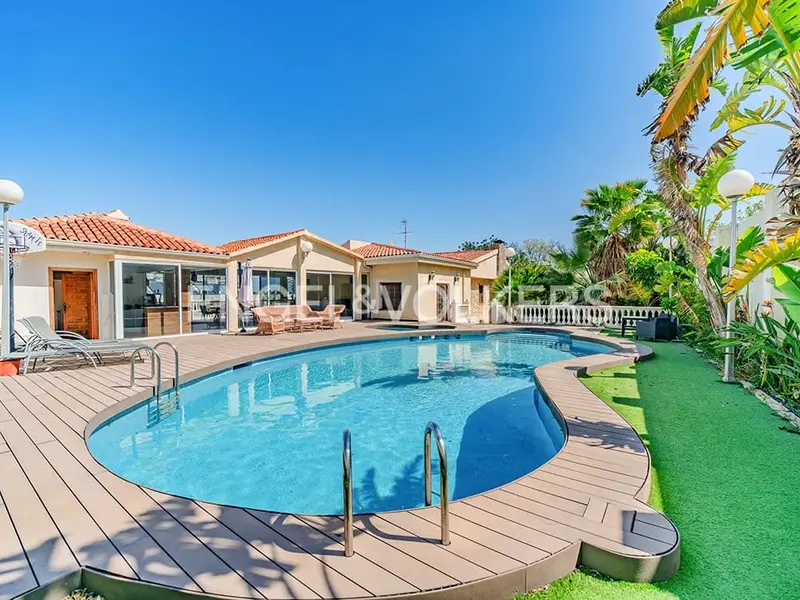 Villa en Cabo de Huertas con Jardin Piscina y Barbacoa
