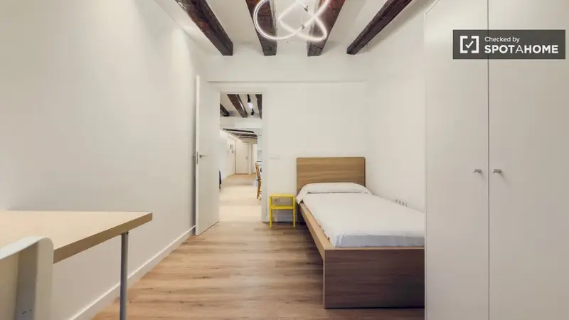 Habitacion en apartamento de 3 dormitorios en Barcelona