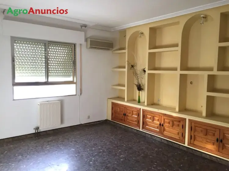 Venta  de Casa con nave en Toledo