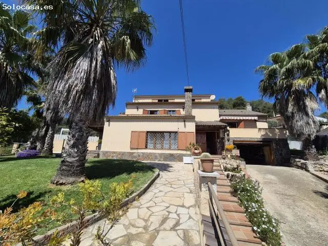 Casa con Piscina y Jardin en Vallirana
