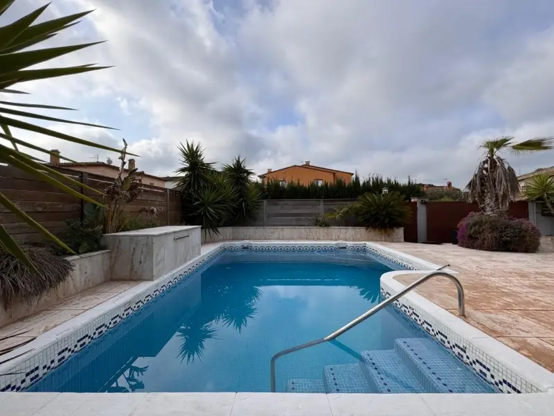Venta Casa buenas vistas Mont ras Ref 2487