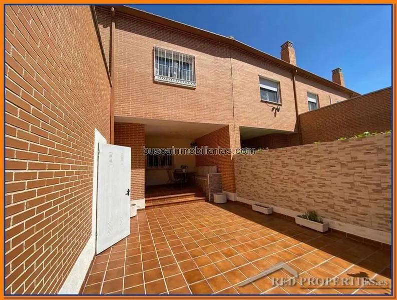 Chalet Adosado en Magán  Excelente Estado 3 Dormitorios 2 Baños