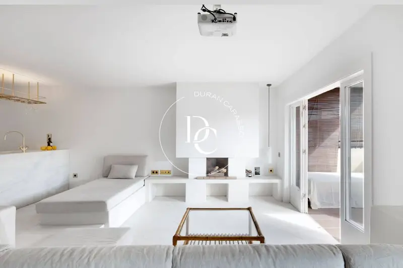 Apartamento de Lujo en Cubelles con Terraza y Diseño Mediterráneo