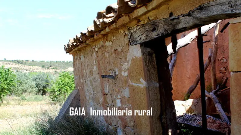 Casa de Campo en Fabara con terreno y mas para restaurar