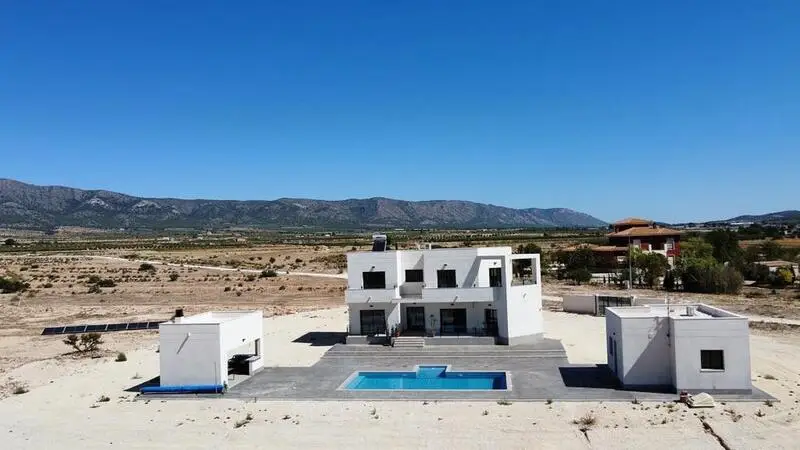 Villa Moderna 4 Dormitorios Pinoso Piscina Nueva Construccion
