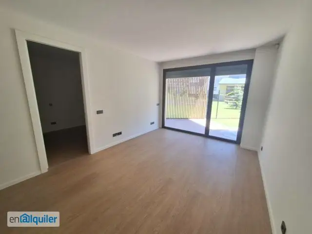 Alquiler Piso Obra Nueva Adaptado Centro con Trastero y Parking