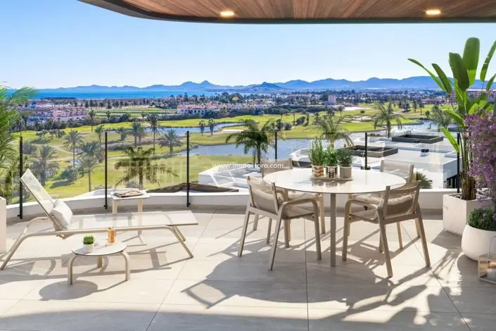 Penthouse de 2 Dormitorios en Los Alcazares Primera Linea de Golf
