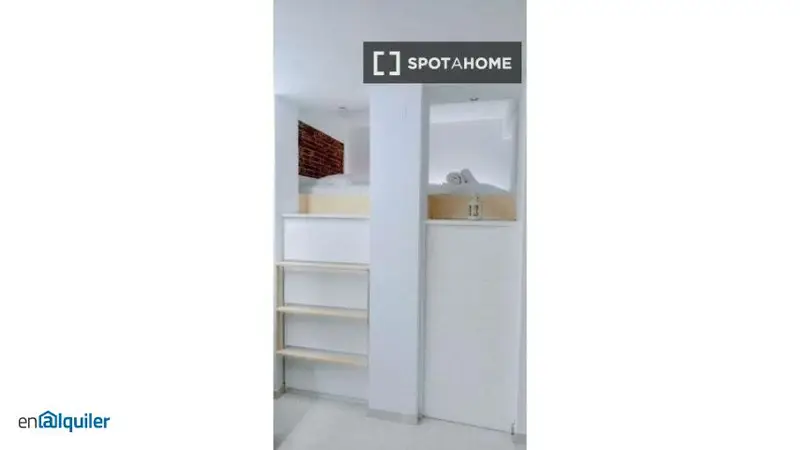 Estudio en Alquiler Madrid Planta Baja con Patio