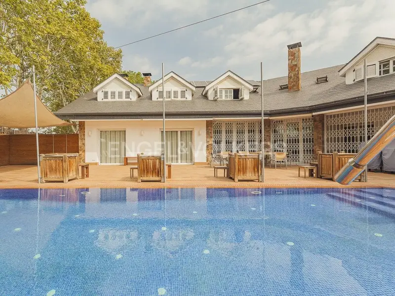 Chalet en Venta Cerdanyola del Valles 890m2