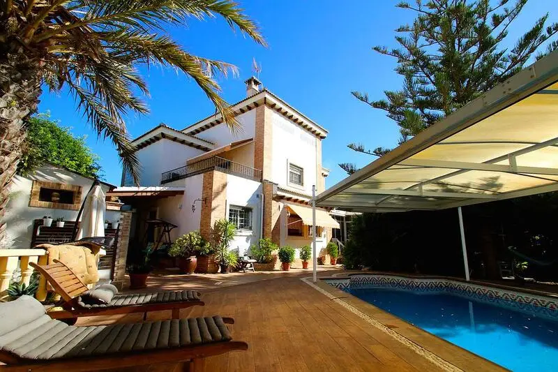 Villa de Lujo en Aguas Nuevas 7 Dormitorios Piscina Privada