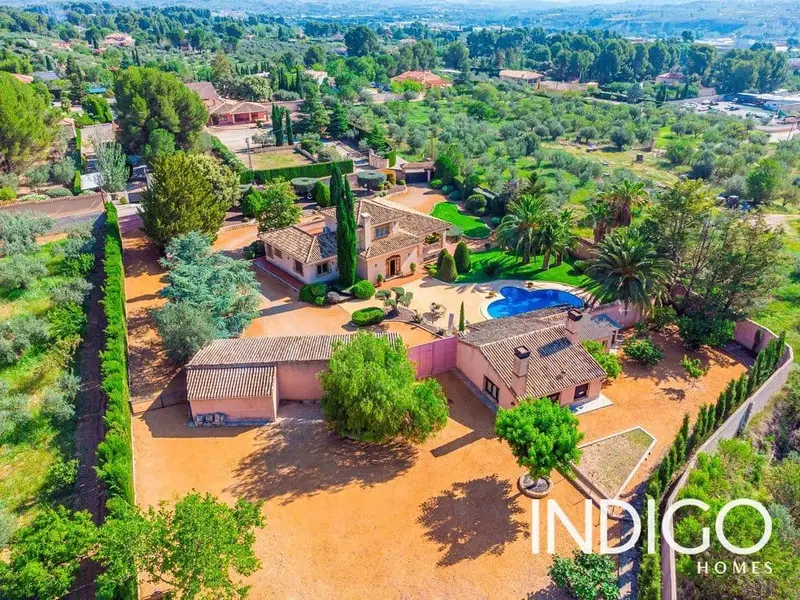 Chalet en venta Cocentaina con piscina jardin y barbacoa