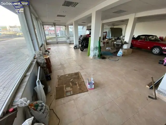 Alquiler Local Comercial Luminoso Maliaño 305m²