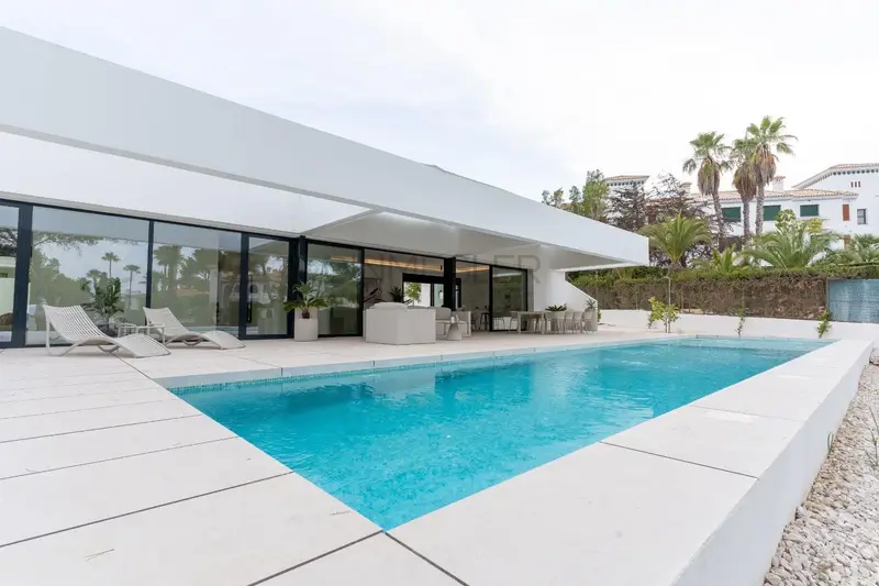 Villa de Lujo en Filipinas Alicante: 3 Dormitorios Piscina Privada