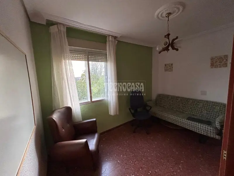 Piso en Venta en La Carolina 4 Dormitorios 2 Baños