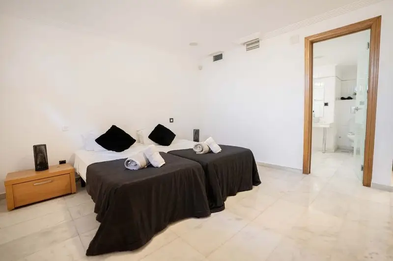 Villa de Lujo en Cabopino Marbella 8 Dormitorios 13 Banos