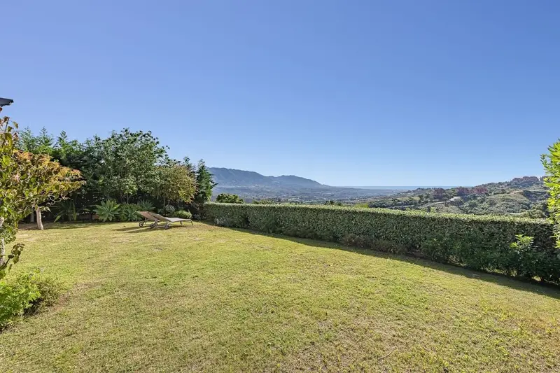 Apartamento en venta en La Mairena Ojen Malaga