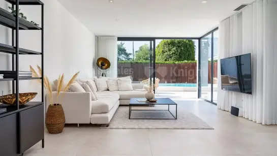 Casa Moderna en San Pedro Alcántara Cerca de la Playa