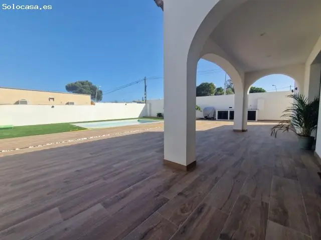 Chalet Pareado en Los Balcones Torrevieja con Piscina Privada