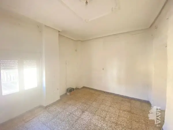 Piso en venta en Lucena con 2 baños y patio