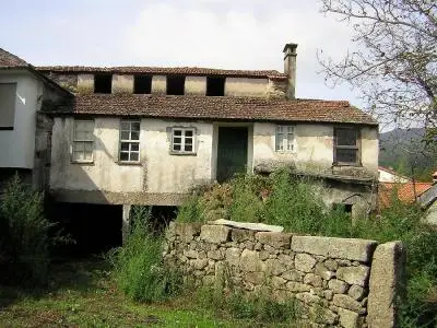 Casa en Arbo para reformar con finca de 1200m2