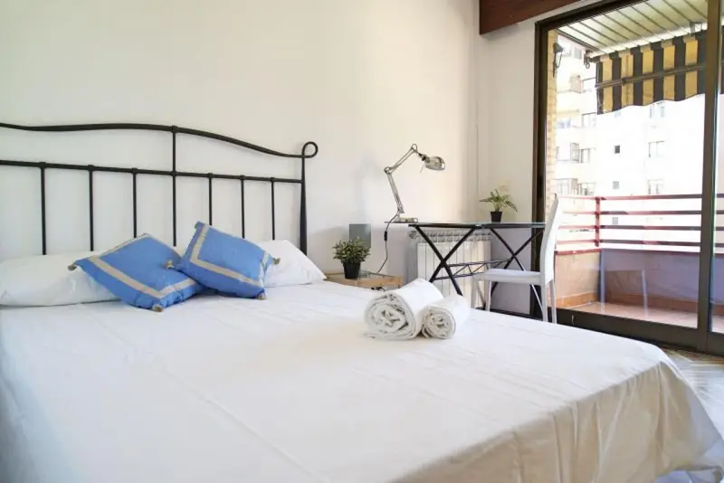 Habitacion Doble con Balcon Piso Compartido Madrid