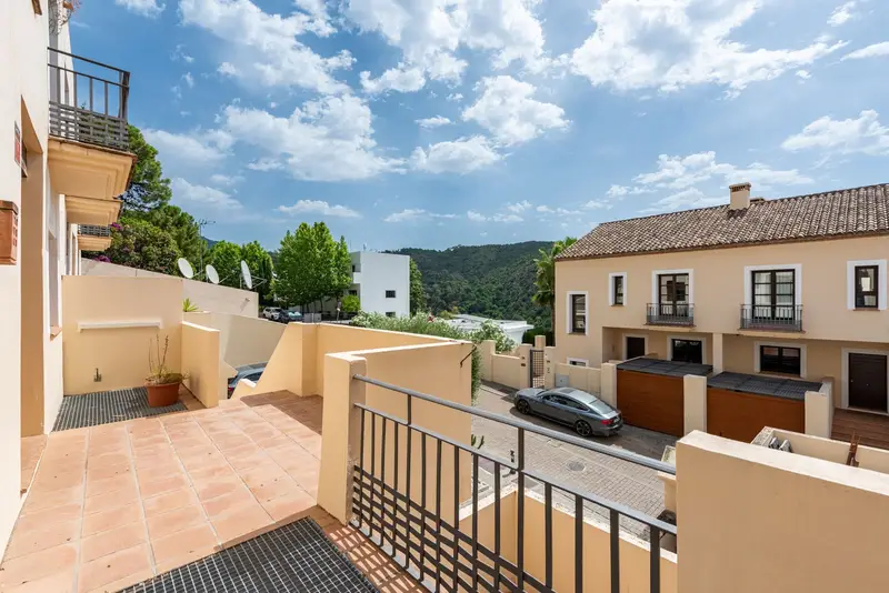 Adosado de 3 Dormitorios en venta Benahavis, España