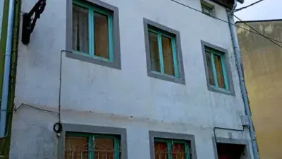 Casa Adosada en Venta en Ribadeo Cinco Dormitorios Cerca Puerto