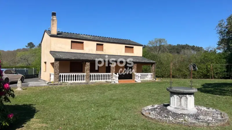 Chalet con Piscina Cerca de Lugo