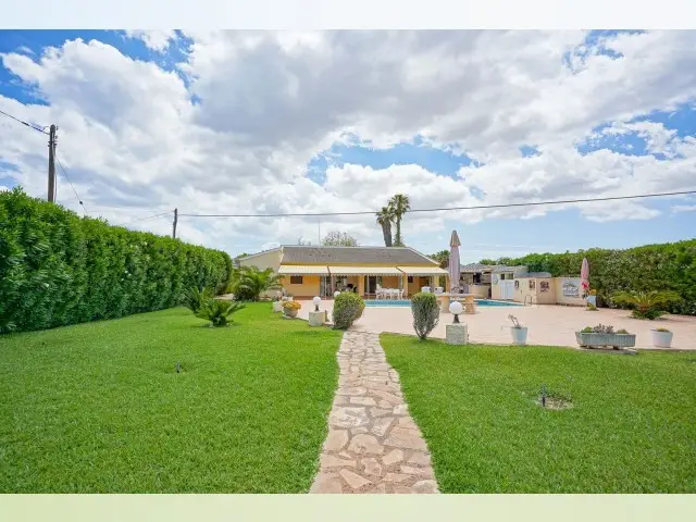 Casa-Villa de 5 Dormitorios en venta Los Poblets, España