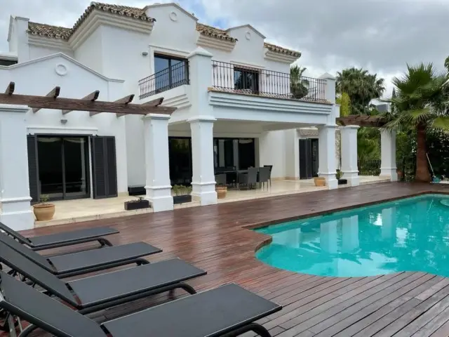 Villa de Lujo 5 Dormitorios en Milla de Oro