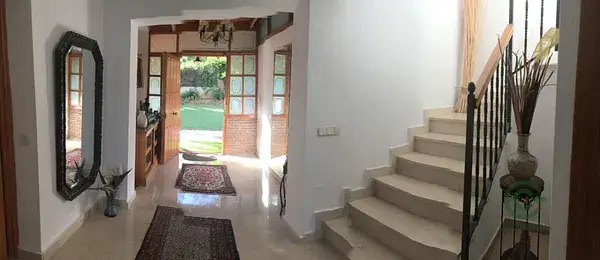 Villa en Marbella con 4 Dormitorios, Jardin y Piscina