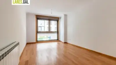 Piso en venta en el centro de Cangas con garaje y trastero