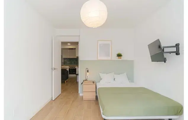 Rent a room of 83 m² in Alicante