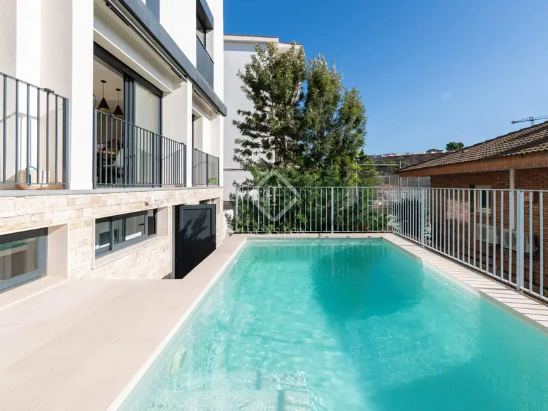 Chalet de Lujo en Castelldefels con Vistas al Mar
