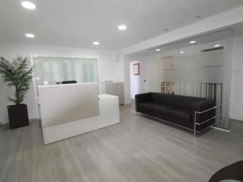 Piso en Almería con vistas al puerto: oficina de 157m²