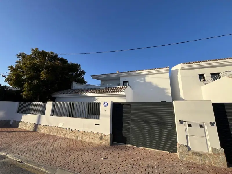 Villa en Venta San Pedro del Pinatar con Piscina Privada
