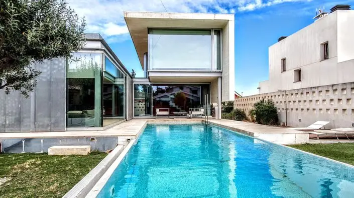 Villa 3 Dormitorios Ribaroja Jardin Piscina