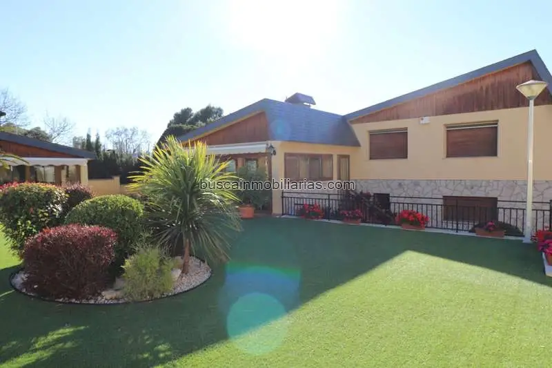 Chalet de Lujo en Petrer con Piscina y Campo de Futbol