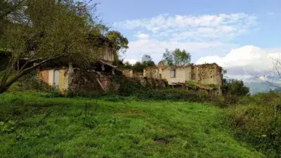 Casa Rústica en Venta en Pravia con Vistas al Valle de Arango