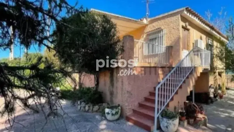 Chalet Independiente en L Eliana Para Actualizar 146m2 907m2 Parcela