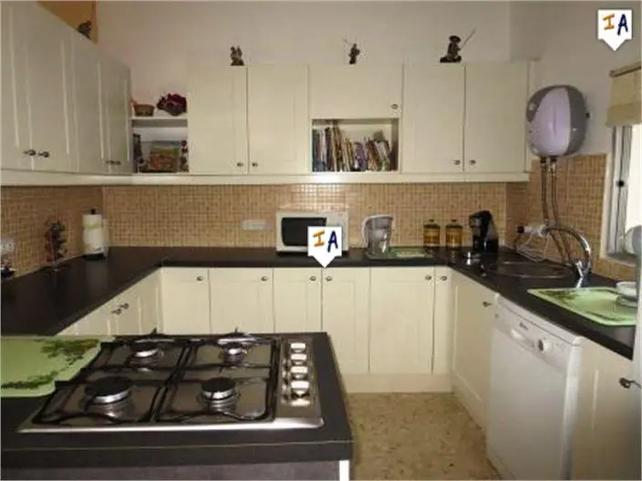 Casa Adosada en Badolatosa Sevilla 218m2 4 Dormitorios 2 Baños