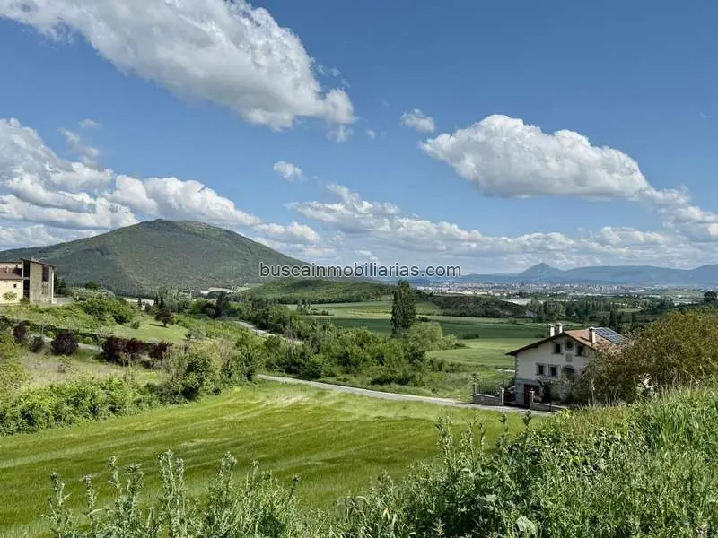 Parcela Urbana en Oteiza de Berrioplano con Vistas a Pamplona