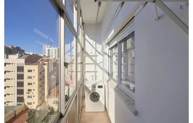 Rent 5 bedroom apartment in Madrid