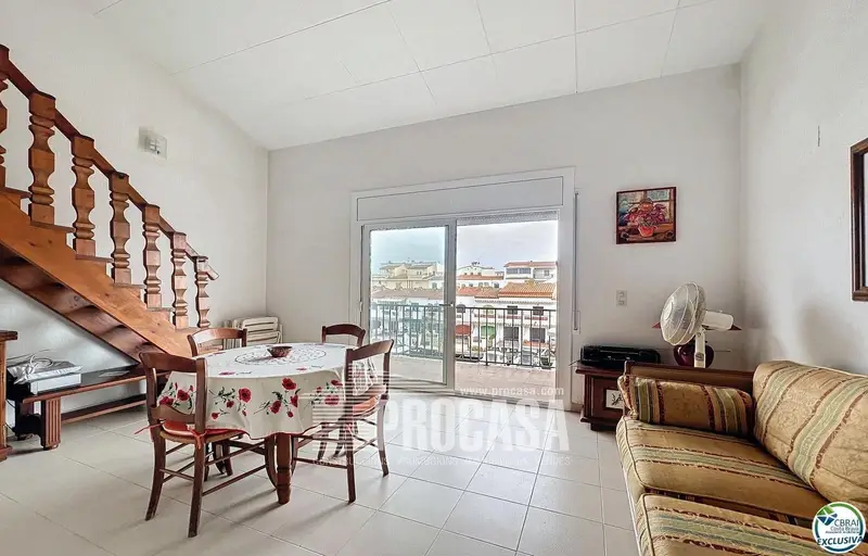 Piso en Venta Empuriabrava Vistas al Canal Aparcamiento